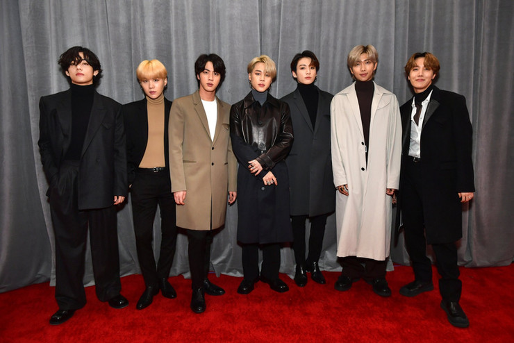 BTS en la alfombra roja de los premios Grammy 2020