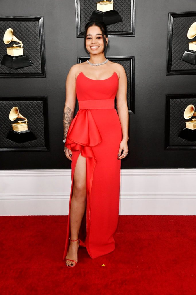Ella Mai en la alfombra roja de los premios Grammy 2020