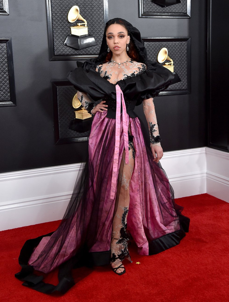 FKA Twigs en la alfombra roja de los premios Grammy 2020