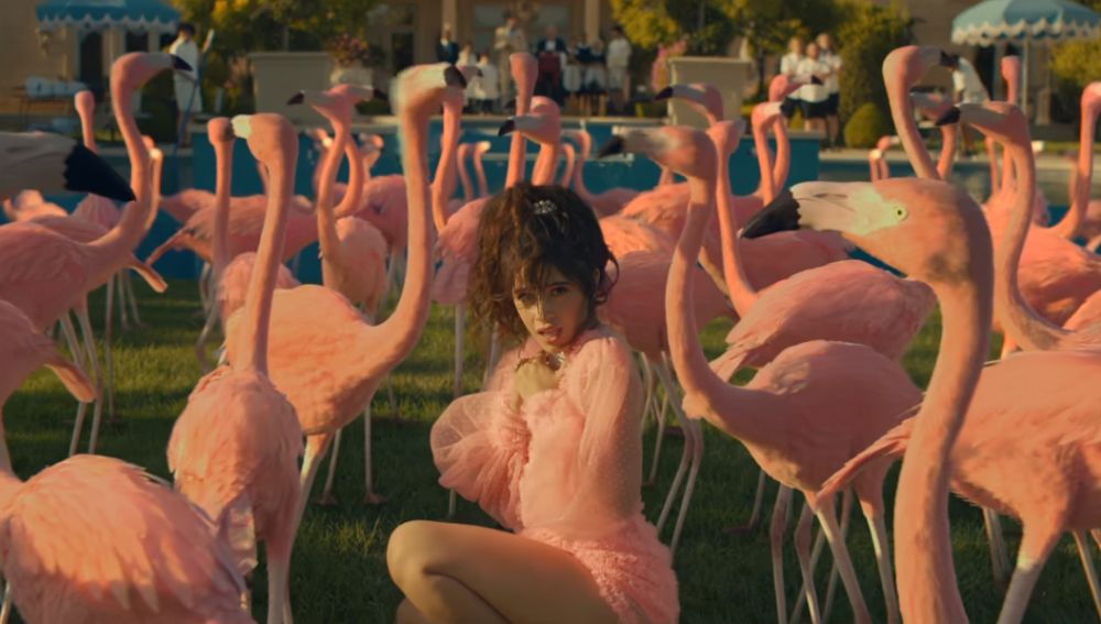 Camila Cabello en el videoclip de Liar