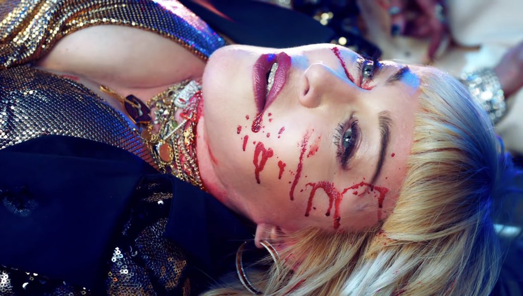 Madonna en el videoclip de God Control