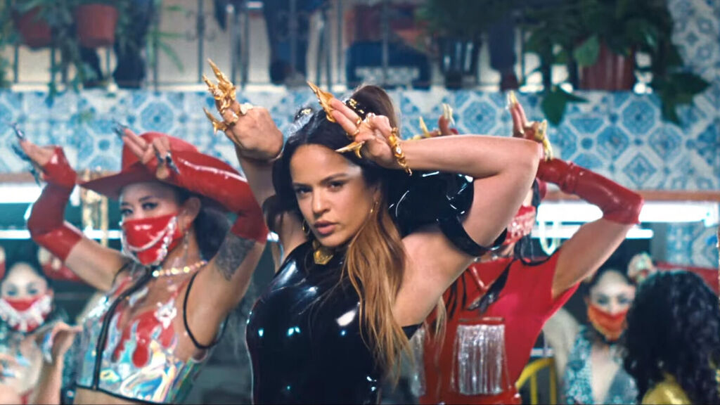 Rosalía en el video de Aute Cuture
