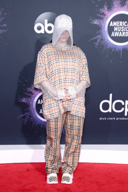 Billie Eilish en la red carpet de los American Music Awards 2019