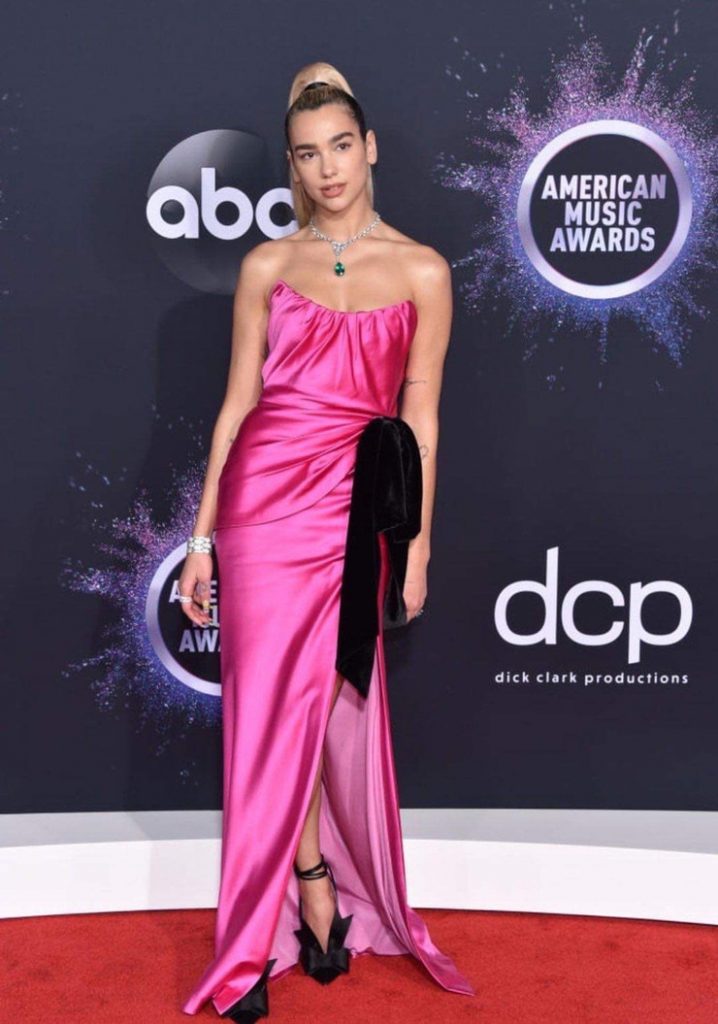 Dua Lipa en la red carpet de los American Music Awards 2019
