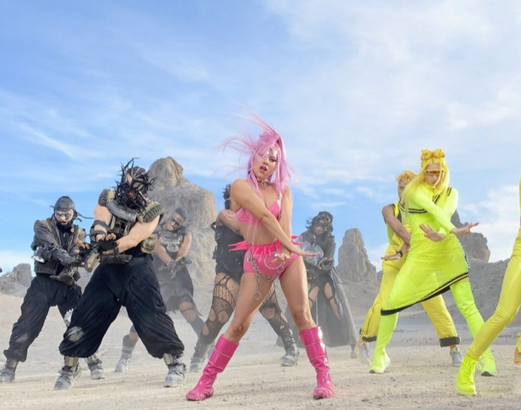 Lady Gaga en el video de Stupid Love