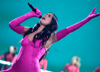 Dua Lipa actuando en el Future Nostalgia Tour de Madrid