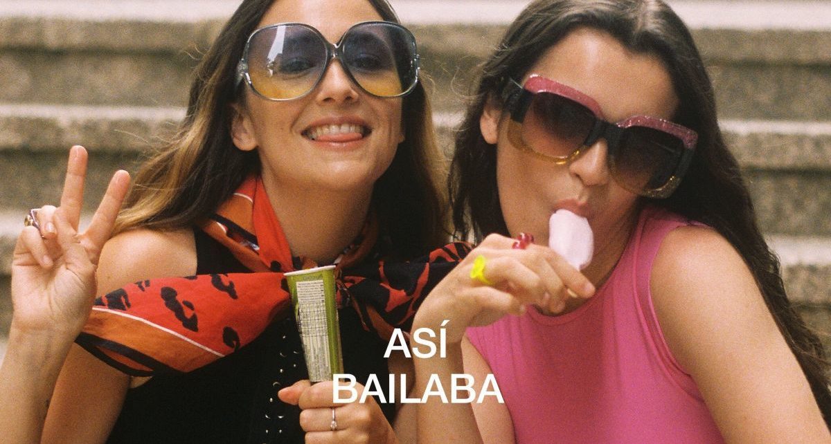 Rigoberta Bandini y Amaia en la portada de Así Bailaba