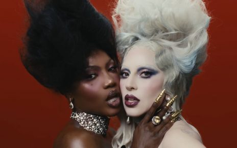 Lady Gaga y Doechii en el videoclip de RUNWAY