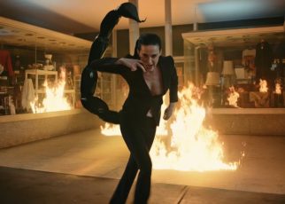 Katy Perry en el videoclip de Watch It Burn